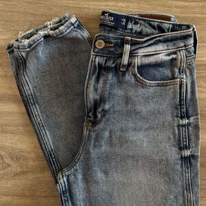 Hollister Ultra High-Rise Mom Jeans